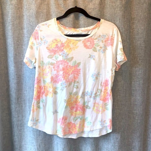 Old Navy Tops - *Women’s large floral old navy tee